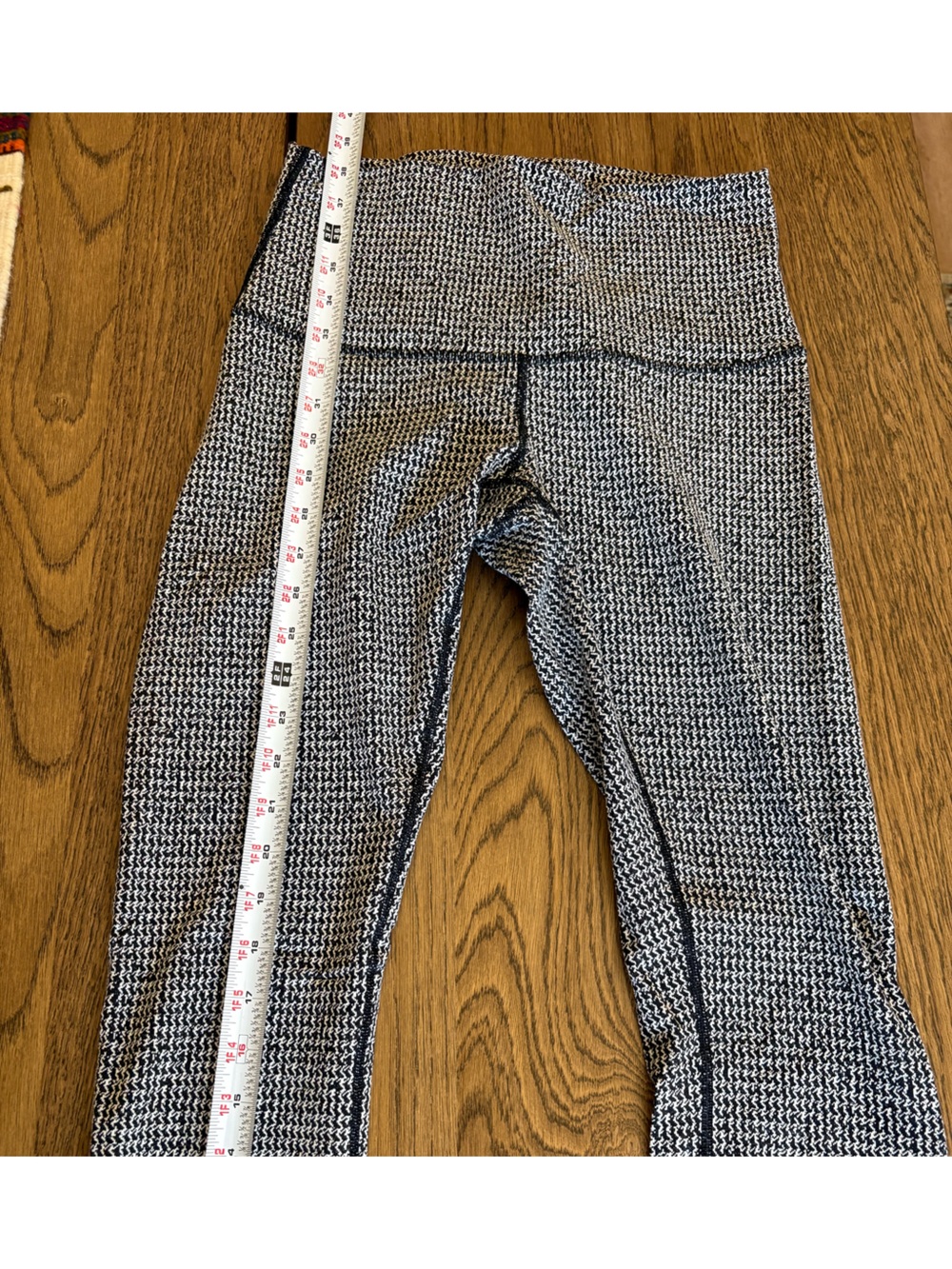 Lululemon Black & White Textured Knit High-Rise Leggings Size 8